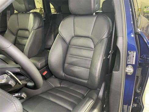 New 2026 Porsche Macan Turbo image 5