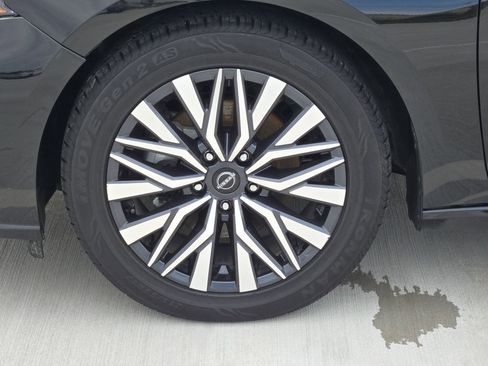 Used 2025 Nissan Altima 2.5 SV image 12