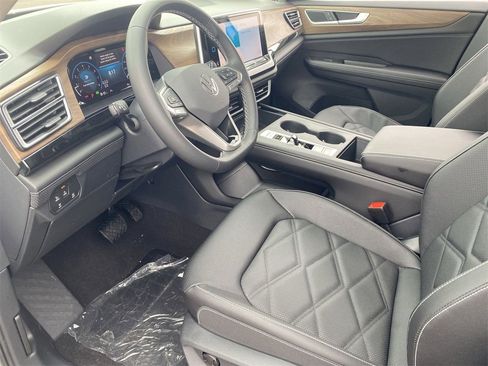 New 2026 Volkswagen Atlas SE image 14