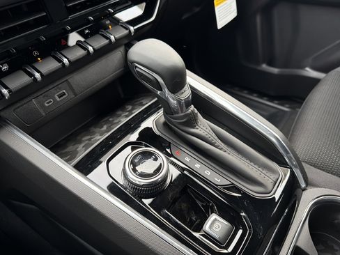 New 2026 GMC Canyon Elevation w/ Convenience Package image 23