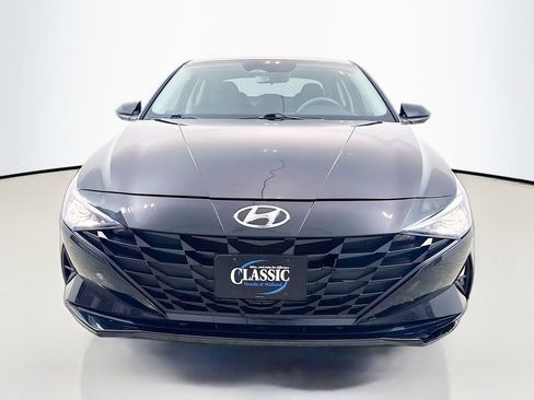 Used 2022 Hyundai Elantra SEL w/ Preferred Accessory Package image 2