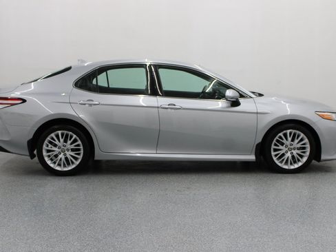 Used 2020 Toyota Camry XLE AWD/4WD image 2