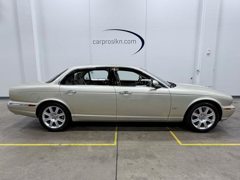 Used 2006 Jaguar XJ8 RWD image 8
