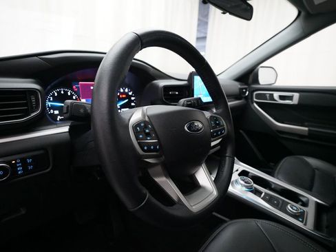 Used 2023 Ford Explorer XLT w/ Equipment Group 202A image 8