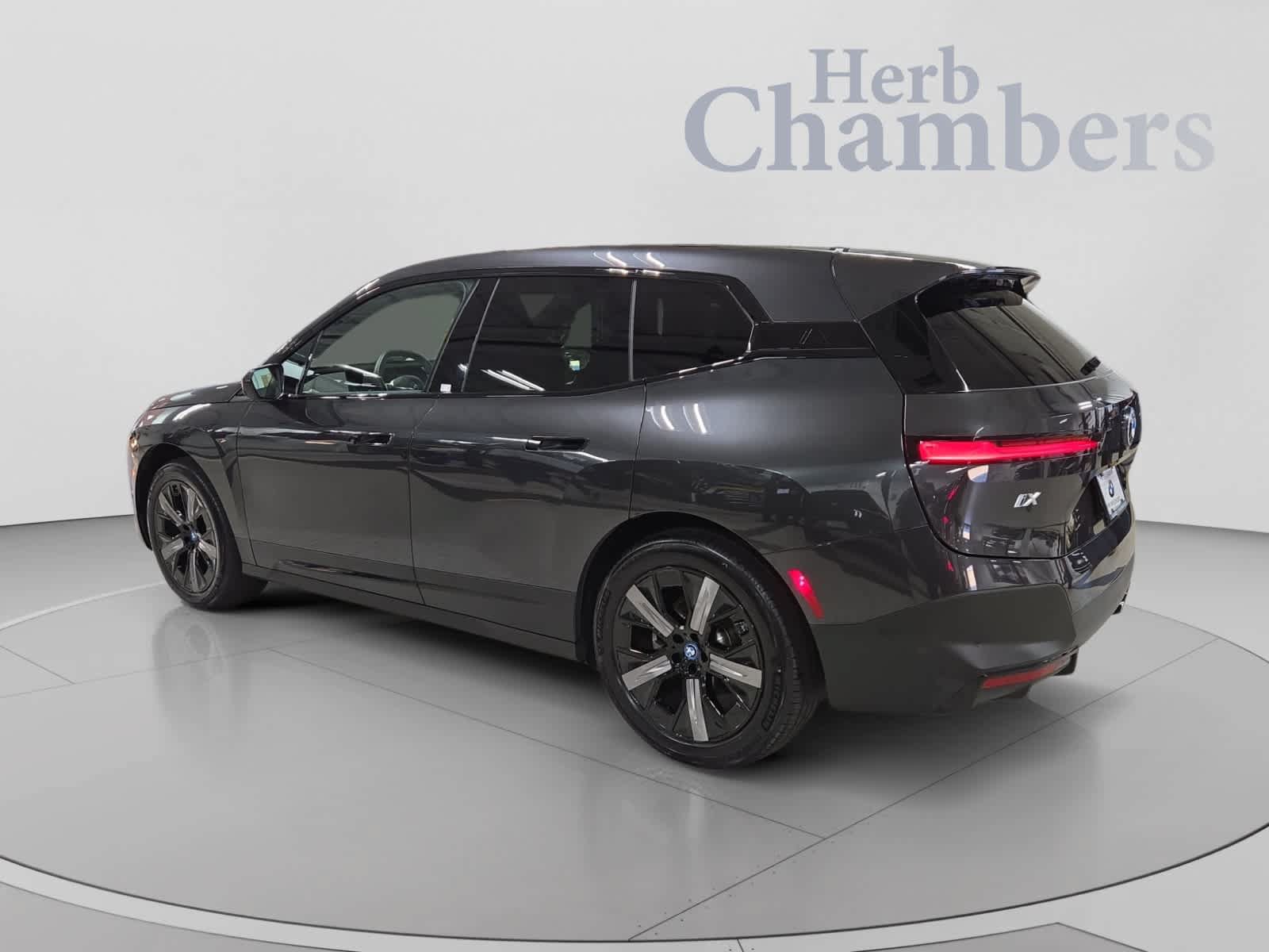 Used 2025 BMW iX xDrive50 w/ Premium Package AWD/4WD image 3