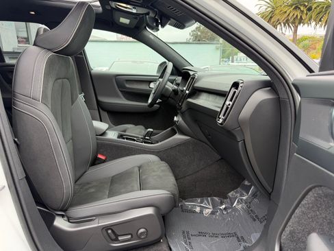 Used 2023 Volvo XC40 Recharge Plus AWD/4WD image 37