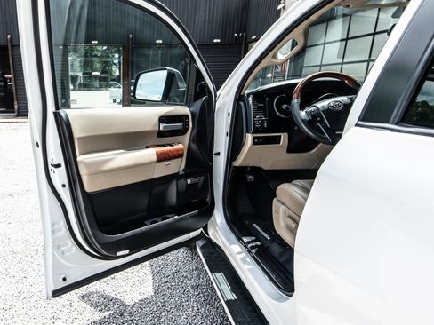 Used 2020 Toyota Sequoia Platinum RWD image 23