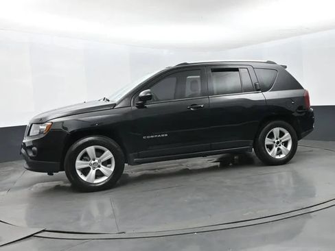 Used 2014 Jeep Compass Latitude w/ Sun/Sound Group AWD/4WD image 5