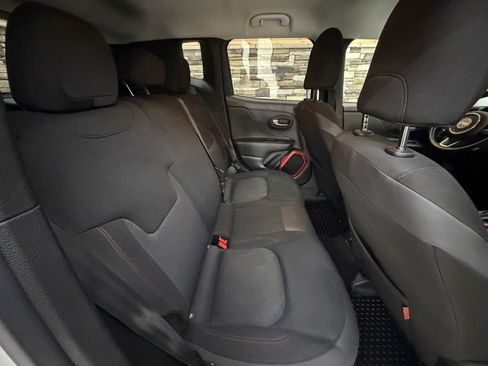 Used 2016 Jeep Renegade Trailhawk AWD/4WD image 30