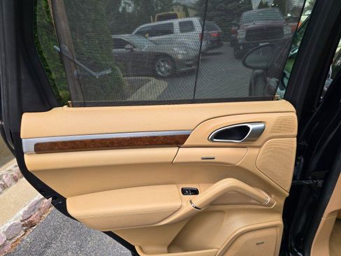 Used 2013 Porsche Cayenne image 32