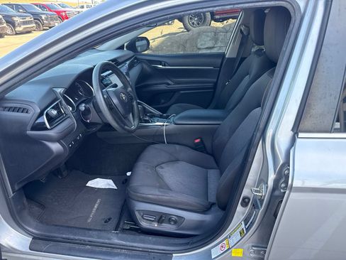 Used 2019 Toyota Camry LE FWD image 11