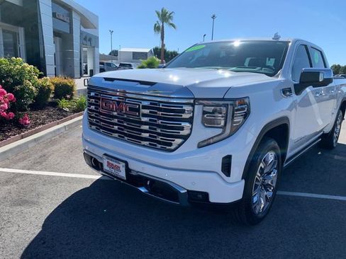 Used 2023 GMC Sierra 1500 Denali w/ Denali Reserve Package AWD/4WD image 3