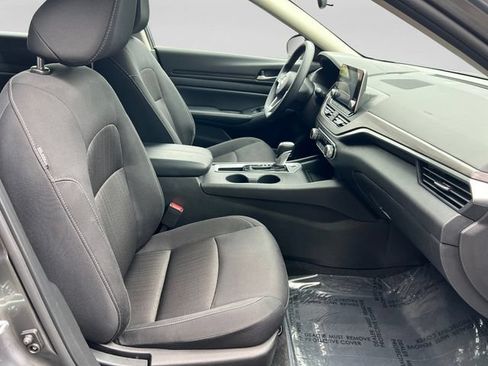 Used 2025 Nissan Altima 2.5 SV FWD image 16