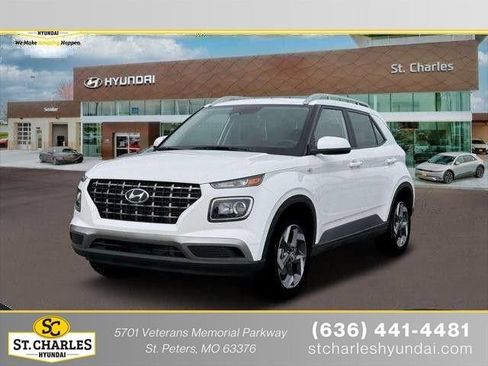 Used 2026 Hyundai Venue SEL FWD image 1