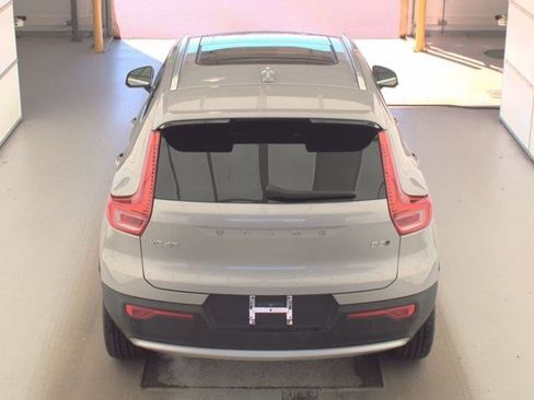 Used 2023 Volvo XC40 B5 Plus w/ Driver Assist Package image 4