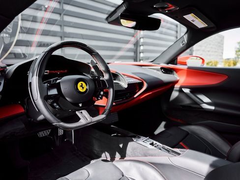 Used 2021 Ferrari SF90 Stradale Base image 2