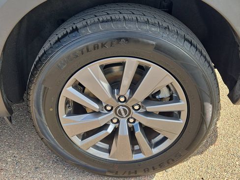 Certified 2024 Nissan Pathfinder SV FWD image 32