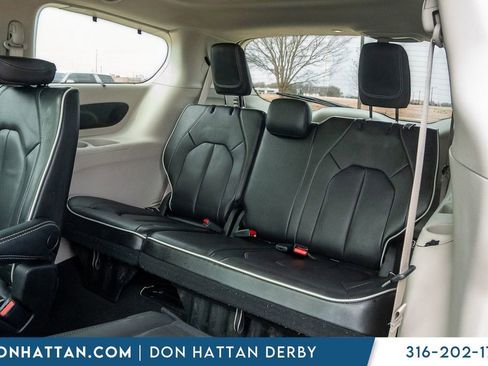 Used 2023 Chrysler Pacifica Limited image 19