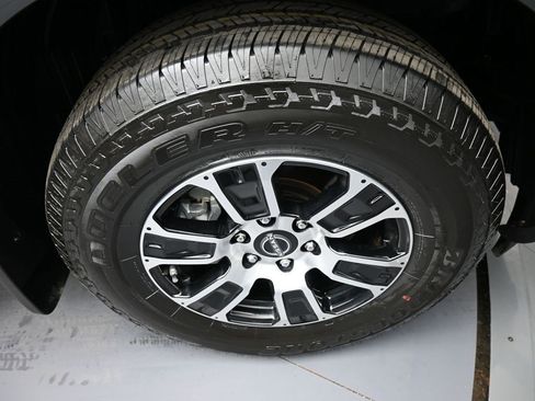 Used 2024 Nissan Titan SV w/ SV Convenience Package image 13