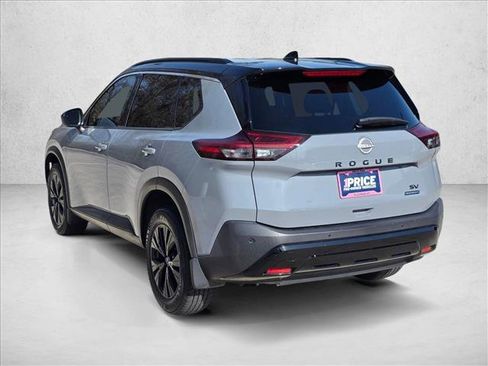 Used 2023 Nissan Rogue SV w/ SV Premium B Package image 8