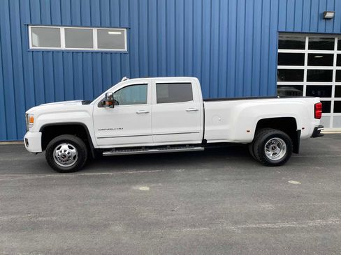Used 2017 GMC Sierra 3500 Denali w/ Duramax Plus Package AWD/4WD image 13
