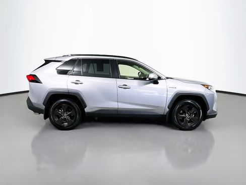 Used 2021 Toyota RAV4 XLE AWD/4WD image 3