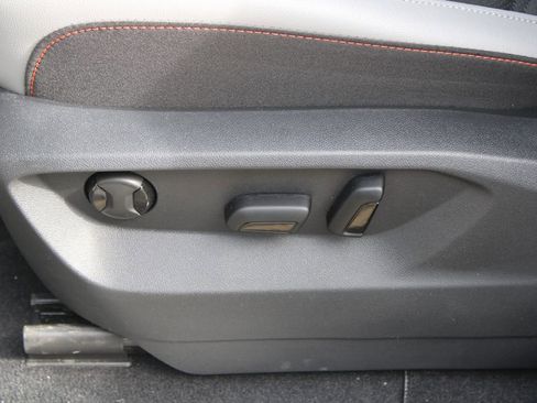 Certified 2025 Volkswagen Atlas Peak Edition SE AWD/4WD image 10