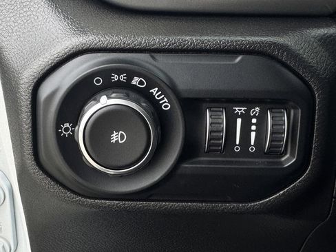 Used 2022 Jeep Wrangler Unlimited Sahara AWD/4WD image 21