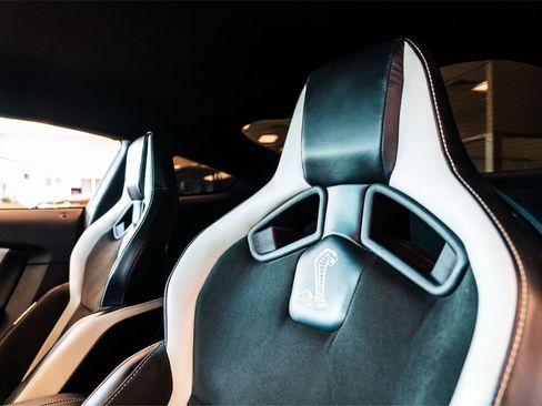 Used 2021 Ford Mustang Shelby GT500 w/ Carbon Fiber Track Pack RWD image 11