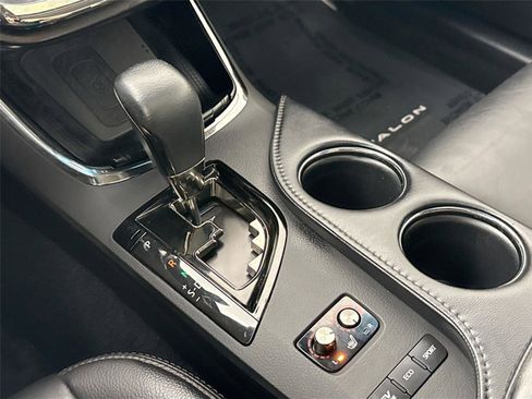 Used 2018 Toyota Avalon XLE Premium image 29