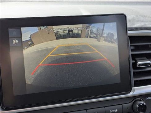 Used 2025 Hyundai Venue SEL FWD image 14