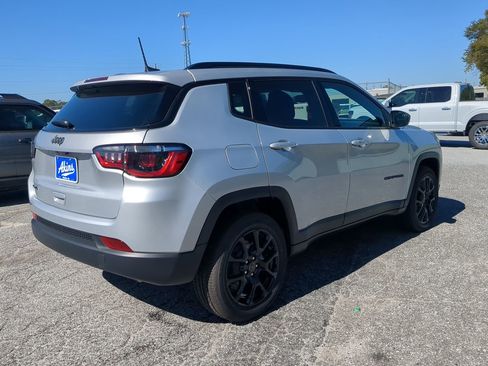 New 2026 Jeep Compass Latitude image 3