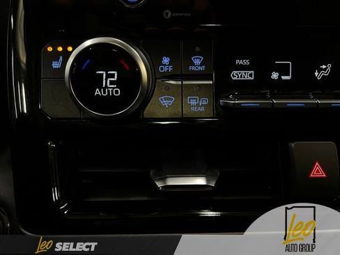 Used 2022 Toyota Highlander XLE image 12