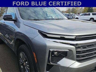 Used 2024 Chevrolet Traverse LT