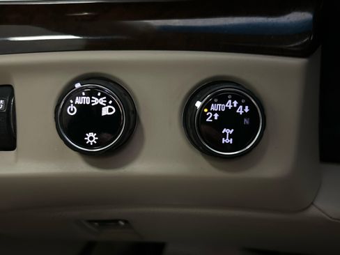 Used 2017 Cadillac Escalade ESV Premium Luxury image 16