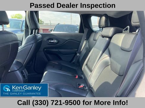 Used 2019 Jeep Cherokee Trailhawk w/ Comfort/Convenience Group AWD/4WD image 10