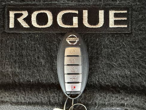 Used 2020 Nissan Rogue SV w/ Premium Package image 32