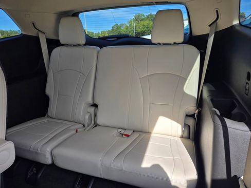 Used 2022 Buick Enclave Essence image 37