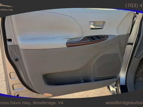 Used 2011 Toyota Sienna XLE image 10