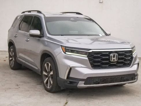 Used 2023 Honda Pilot Elite image 3