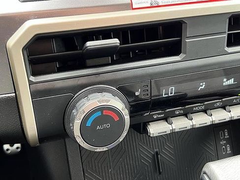 Used 2024 Toyota Tacoma TRD Sport image 32