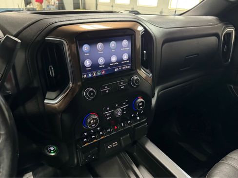 Used 2019 Chevrolet Silverado 1500 High Country w/ Technology Package image 16
