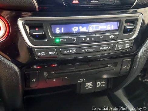 Used 2020 Honda Pilot Touring image 23