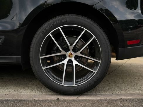 Certified 2026 Porsche Macan AWD/4WD image 12