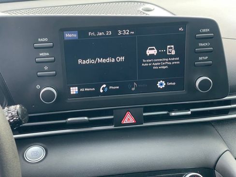 Used 2023 Hyundai Elantra SEL image 18