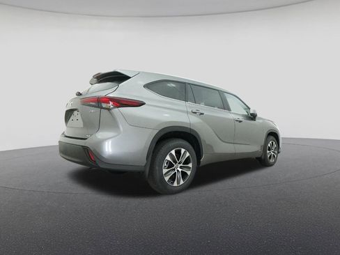 New 2026 Toyota Highlander XLE image 17