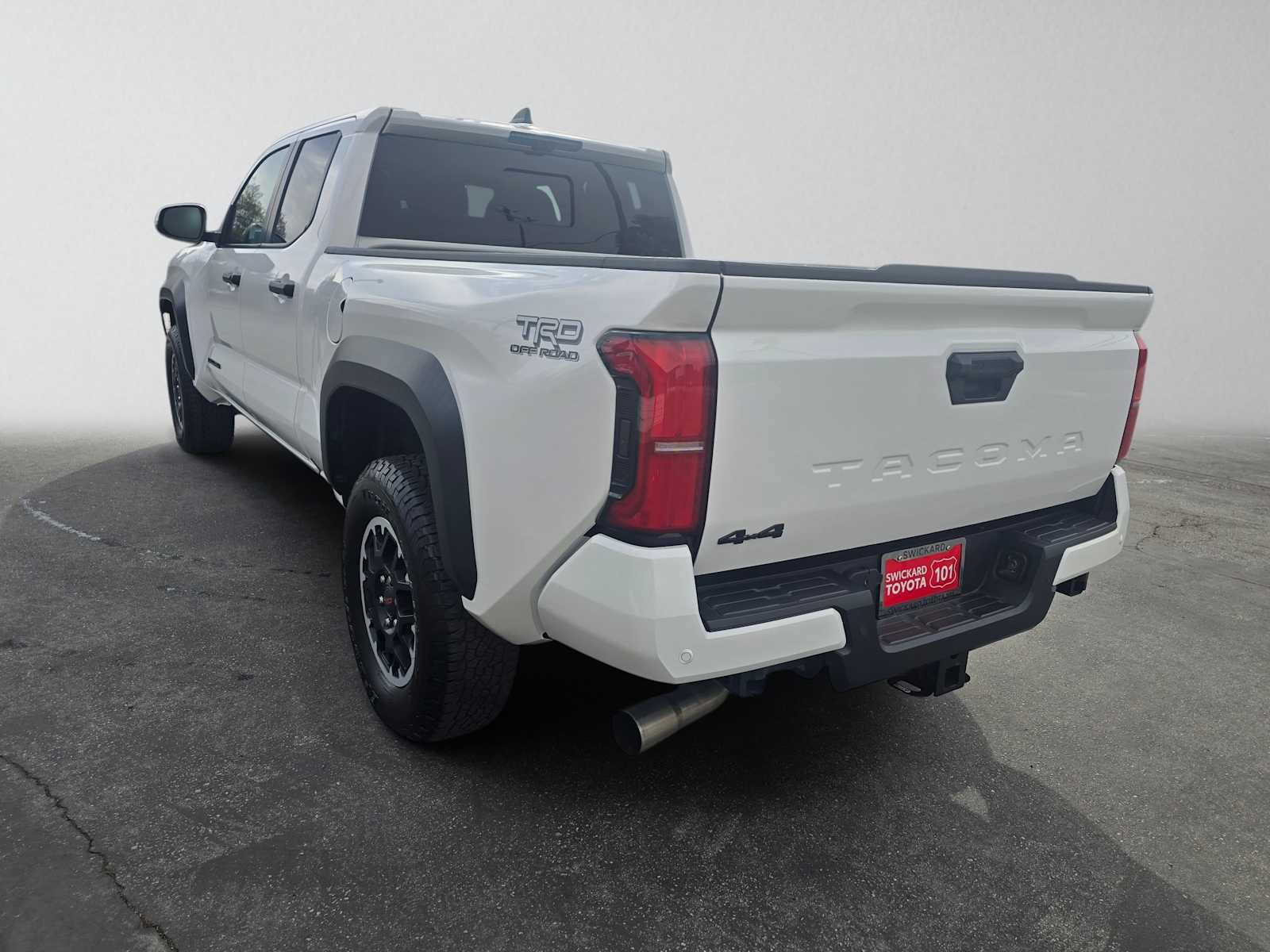 Used 2024 Toyota Tacoma TRD Off-Road w/ TRD Off Road Premium Package AWD/4WD image 5