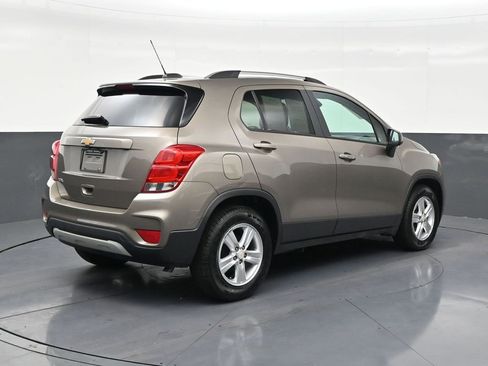Used 2022 Chevrolet Trax LT w/ LT Convenience Package image 5