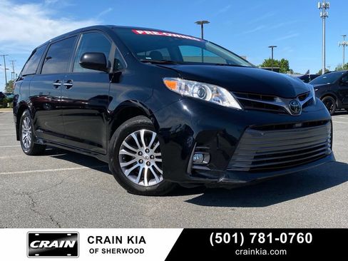 Used 2019 Toyota Sienna XLE FWD image 1
