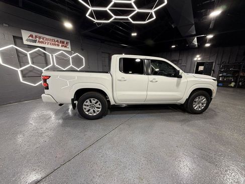 Used 2022 Nissan Frontier SV image 6